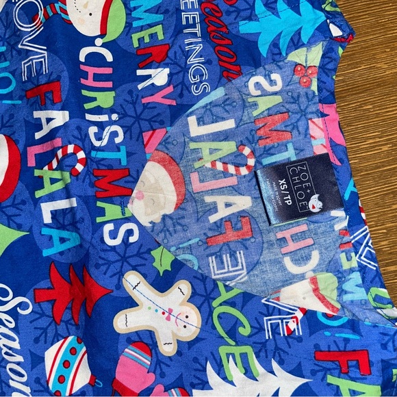 Zoe + Chloe christmas scrub top - Picture 2 of 2
